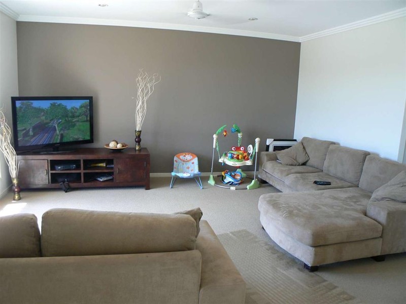 1 Kemble Wy, Urraween QLD 4655