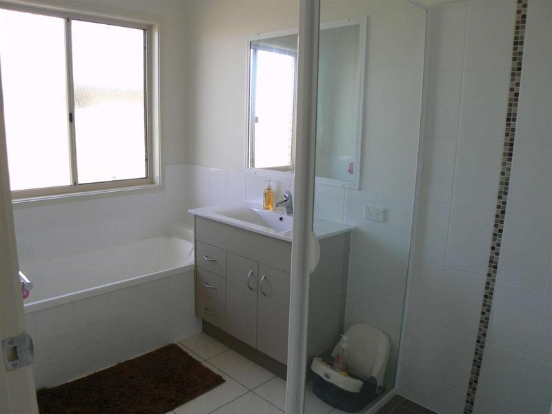 1 Kemble Wy, Urraween QLD 4655