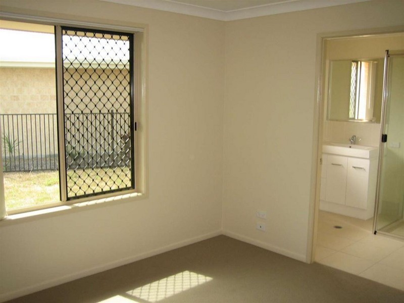 1/14 Fulmar Ct, Burrum Heads QLD 4659