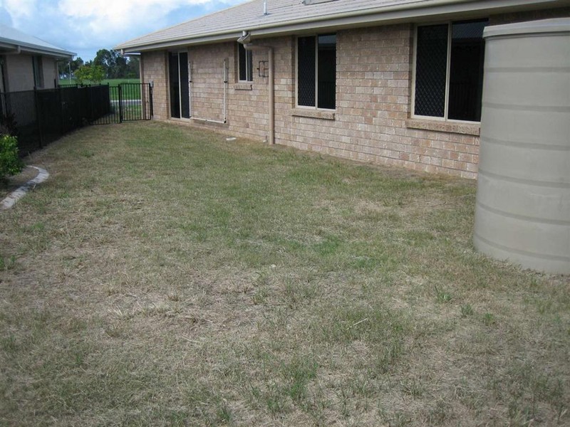 1/14 Fulmar Ct, Burrum Heads QLD 4659