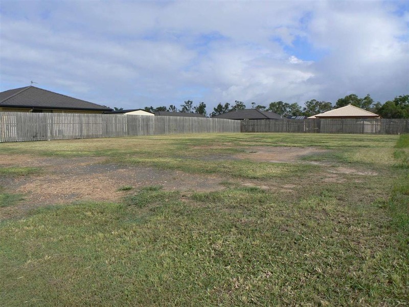 8 Red Gum Ct, Urraween QLD 4655