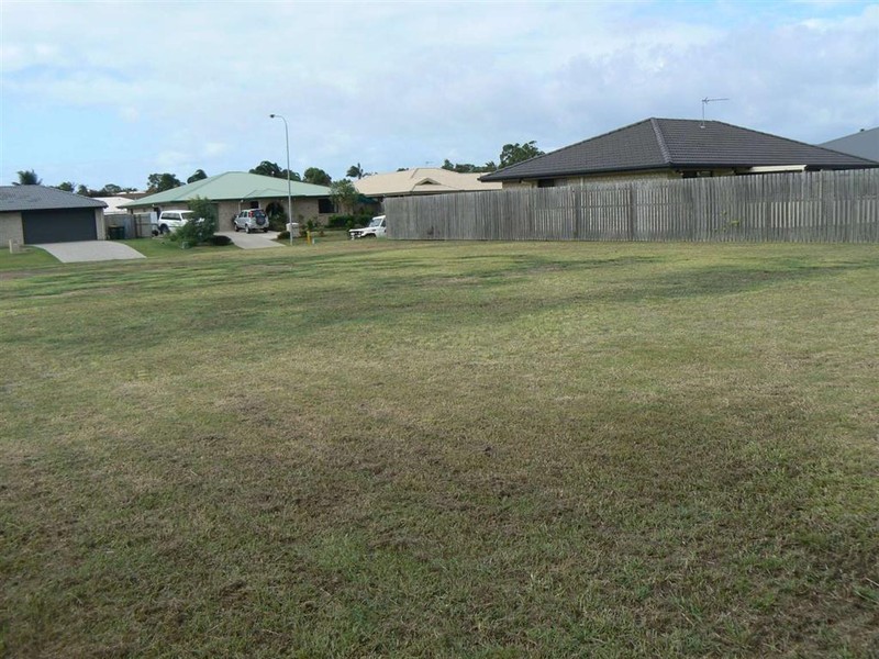 8 Red Gum Ct, Urraween QLD 4655