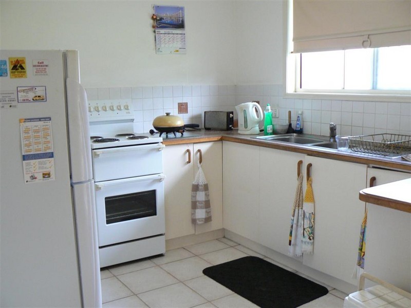 158 Hammond St, Urangan QLD 4655