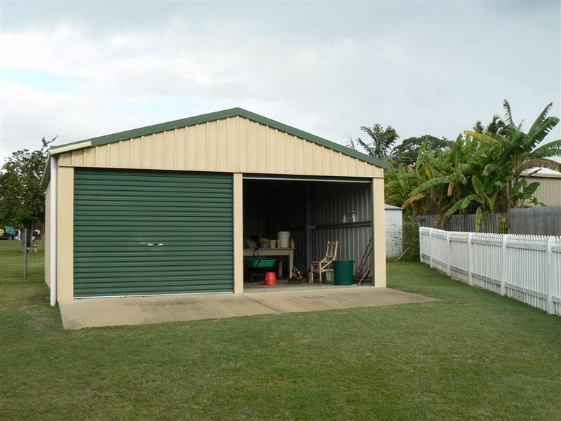 158 Hammond St, Urangan QLD 4655