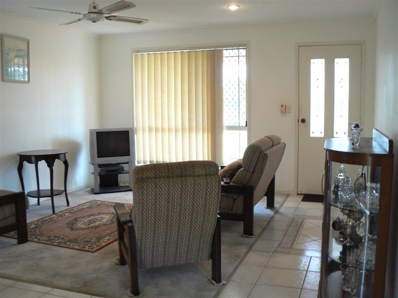 158 Hammond St, Urangan QLD 4655