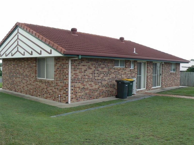 158 Hammond St, Urangan QLD 4655