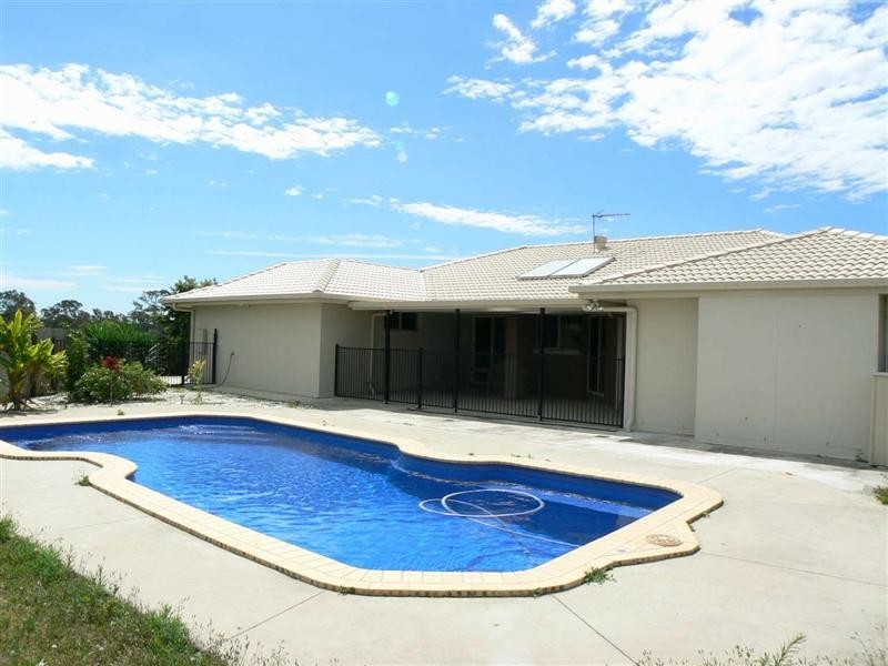 2 Bayley Court, Urraween QLD 4655