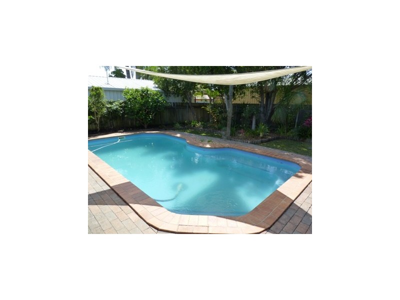 40 Limpus St, Urangan QLD 4655