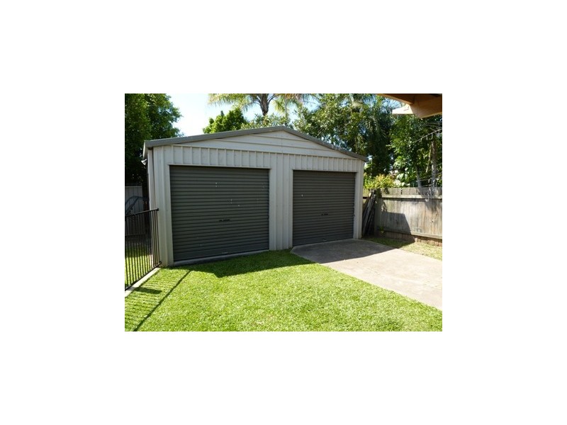 40 Limpus St, Urangan QLD 4655