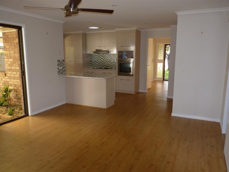 40 Limpus St, Urangan QLD 4655