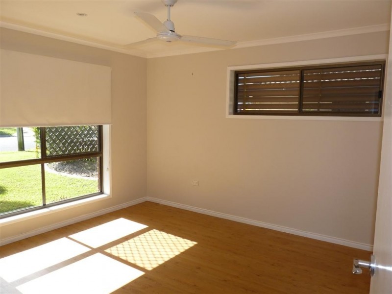 40 Limpus St, Urangan QLD 4655