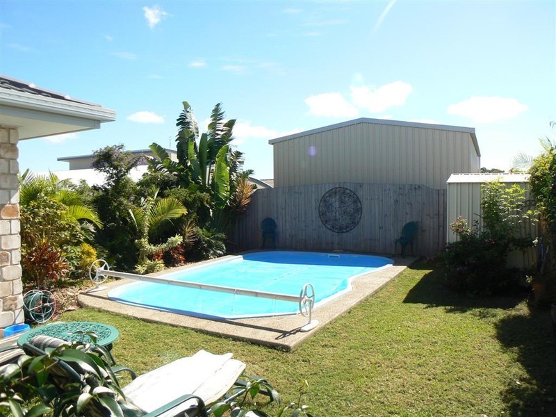 Unit 2/78 Pembridge Cct, Urraween QLD 4655