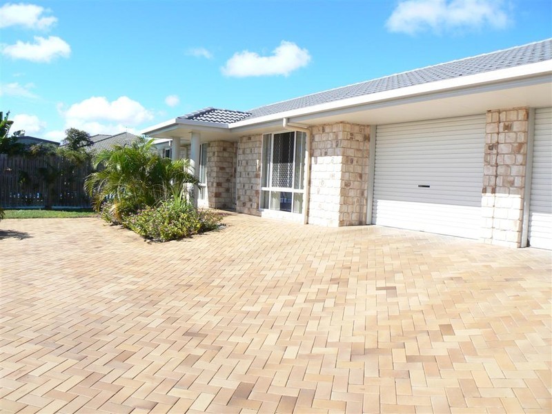 Unit 2/78 Pembridge Cct, Urraween QLD 4655