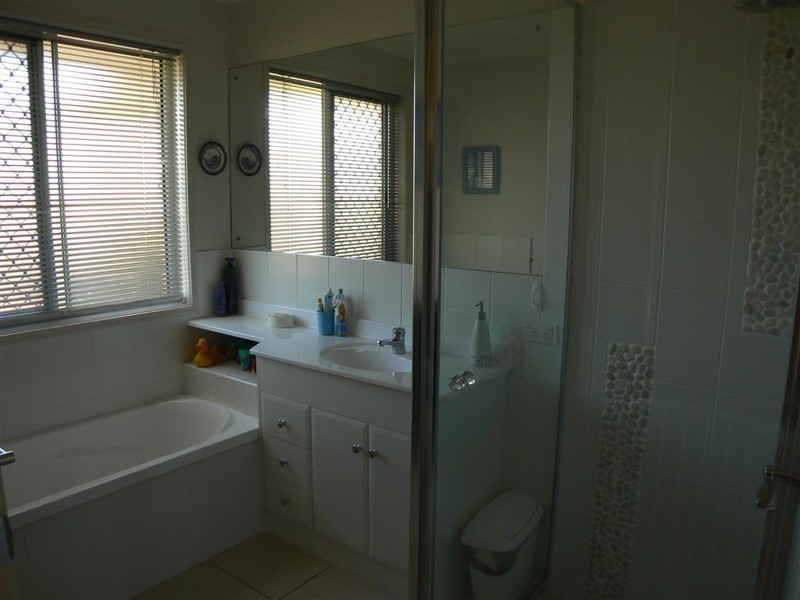 Unit 2/78 Pembridge Cct, Urraween QLD 4655
