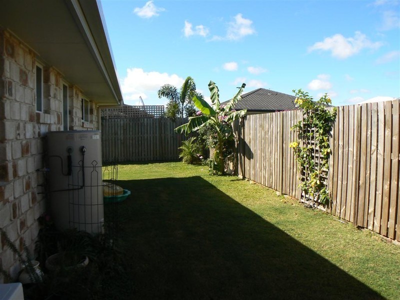 Unit 2/78 Pembridge Cct, Urraween QLD 4655