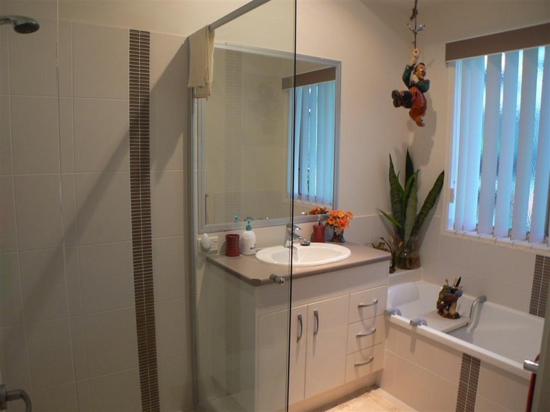 6 Bayley Court, Urraween QLD 4655