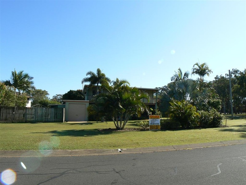 1 Kurrajong Cr, Point Vernon QLD 4655