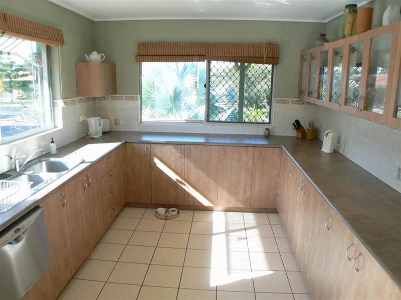 1 Kurrajong Cr, Point Vernon QLD 4655