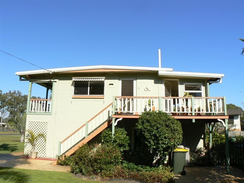 1 Kurrajong Cr, Point Vernon QLD 4655