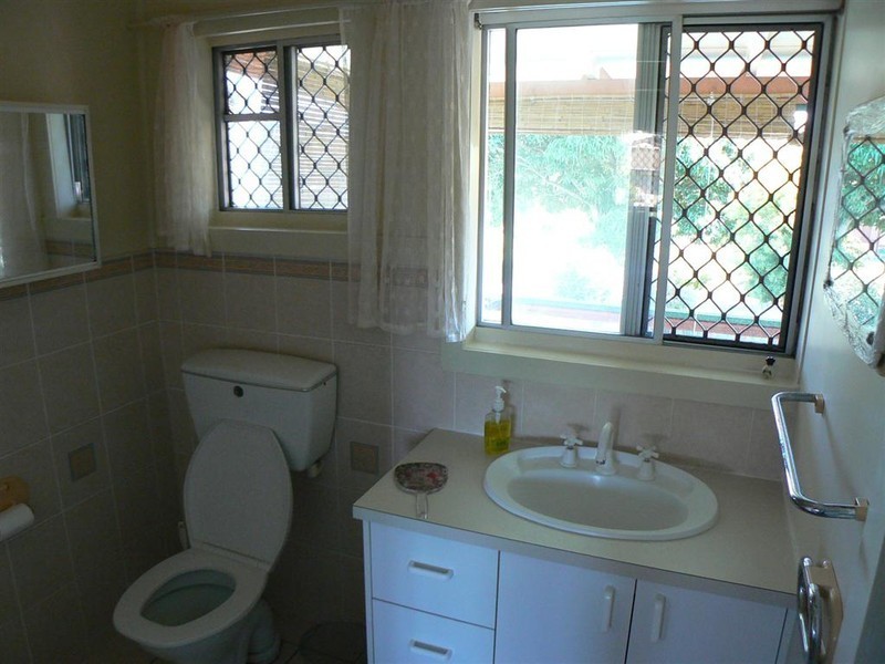 1 Kurrajong Cr, Point Vernon QLD 4655