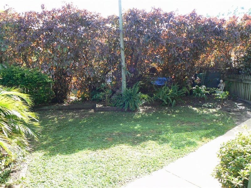 1 Kurrajong Cr, Point Vernon QLD 4655