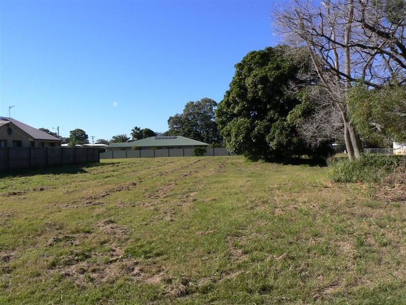 7 Pilot St, Urangan QLD 4655