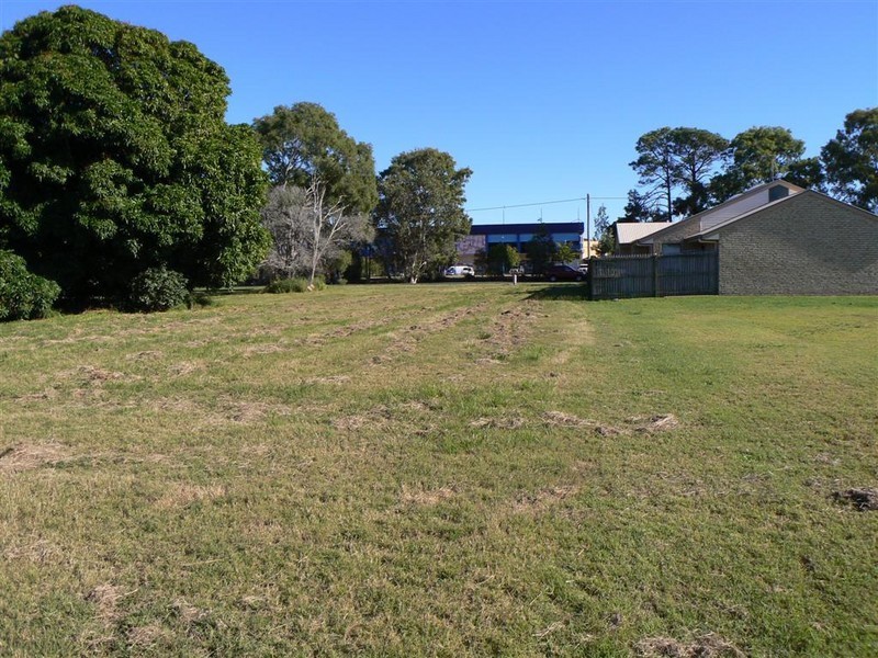 7 Pilot St, Urangan QLD 4655
