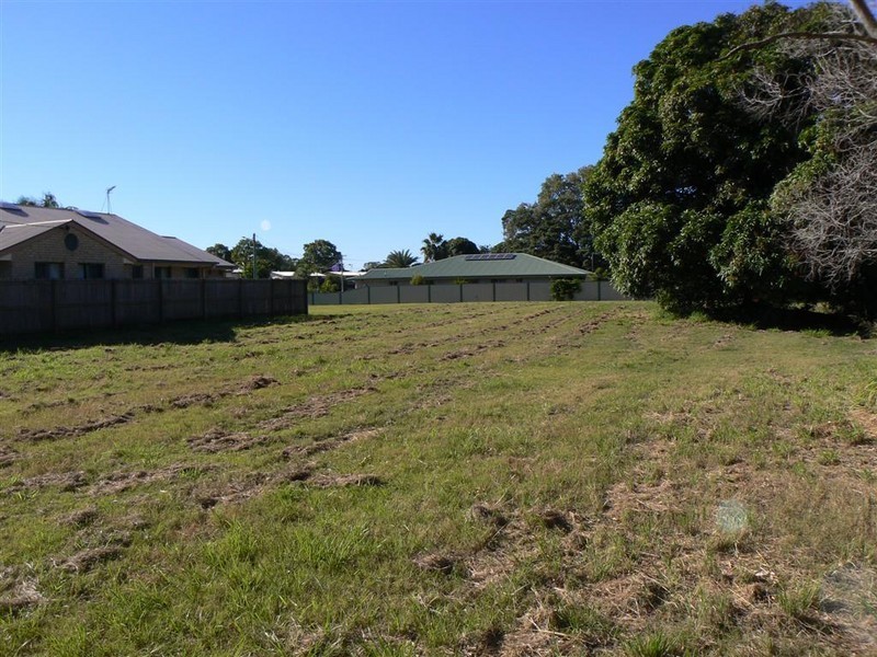 7 Pilot St, Urangan QLD 4655
