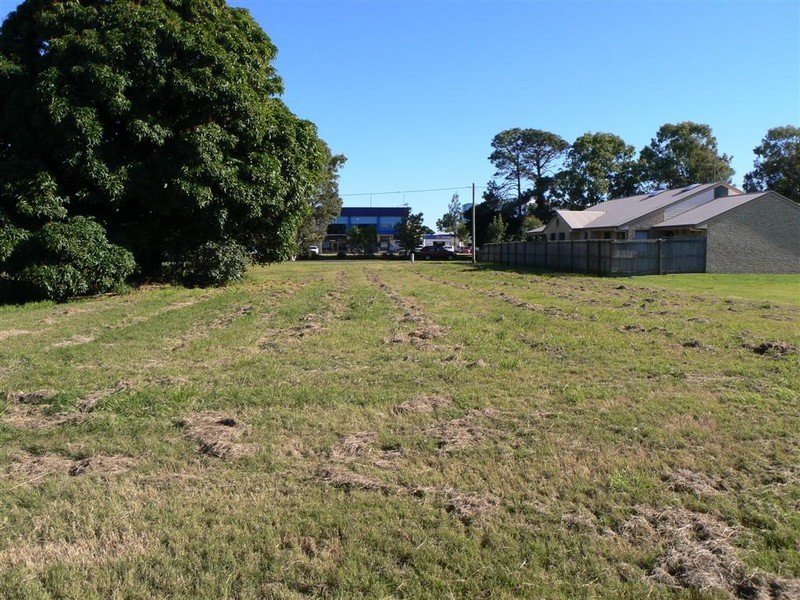 7 Pilot St, Urangan QLD 4655