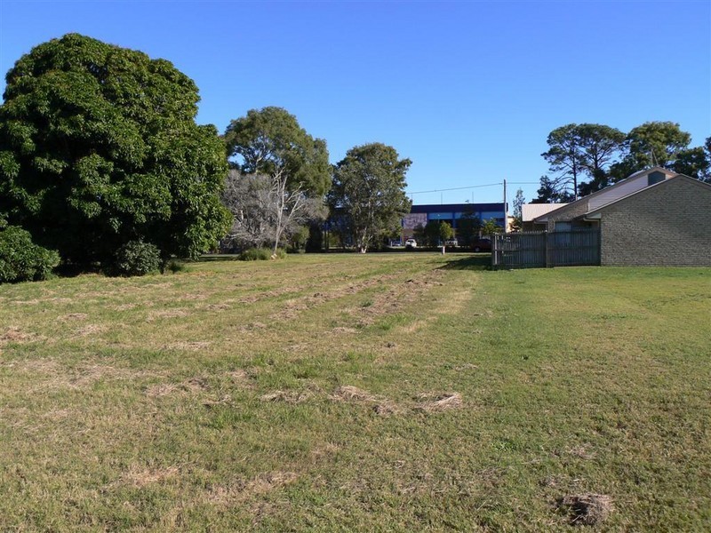 7 Pilot St, Urangan QLD 4655