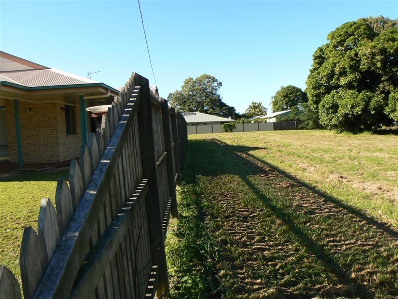 7 Pilot St, Urangan QLD 4655