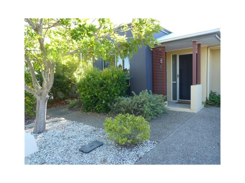 1/230 Pulgul St (The Domain), Urangan QLD 4655