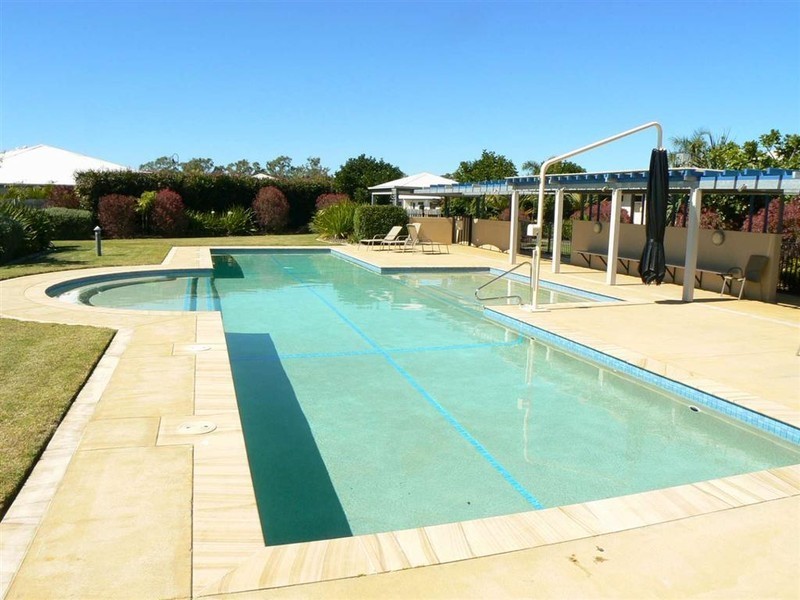 1/230 Pulgul St (The Domain), Urangan QLD 4655