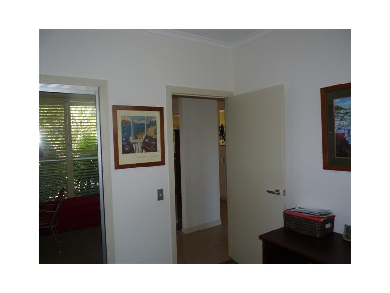 1/230 Pulgul St (The Domain), Urangan QLD 4655