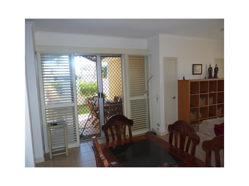 1/230 Pulgul St (The Domain), Urangan QLD 4655