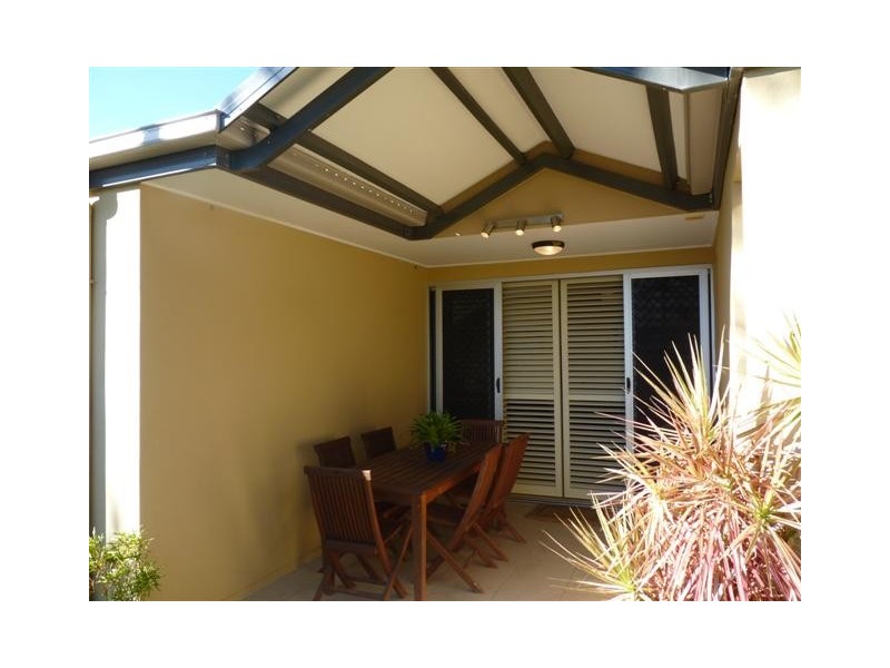 1/230 Pulgul St (The Domain), Urangan QLD 4655