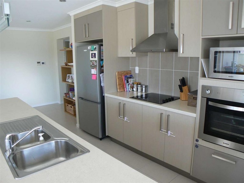 5 Honey Myrtle Cl, Burrum Heads QLD 4659