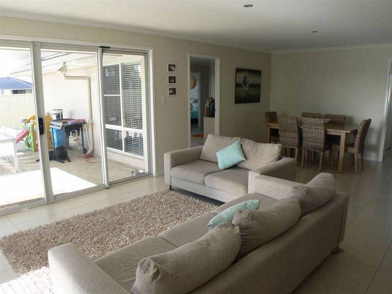 5 Honey Myrtle Cl, Burrum Heads QLD 4659
