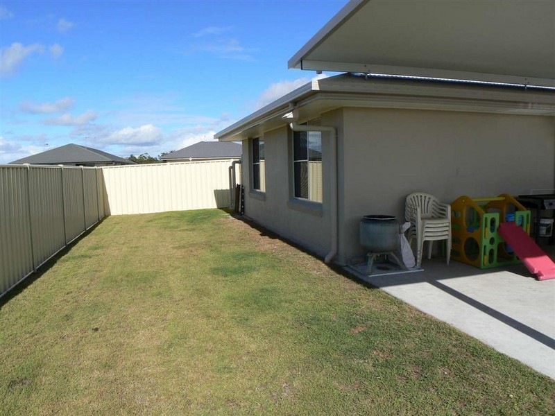 5 Honey Myrtle Cl, Burrum Heads QLD 4659