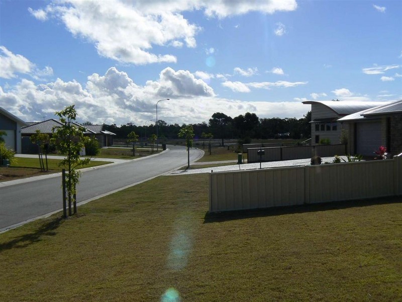 5 Honey Myrtle Cl, Burrum Heads QLD 4659