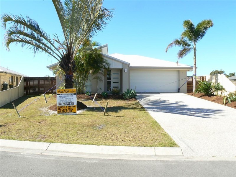 5 Honey Myrtle Cl, Burrum Heads QLD 4659