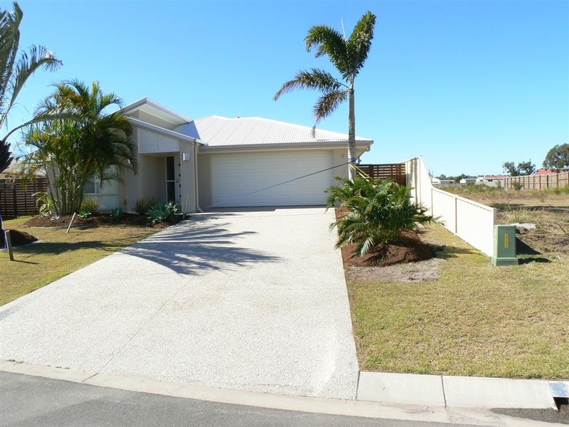 5 Honey Myrtle Cl, Burrum Heads QLD 4659