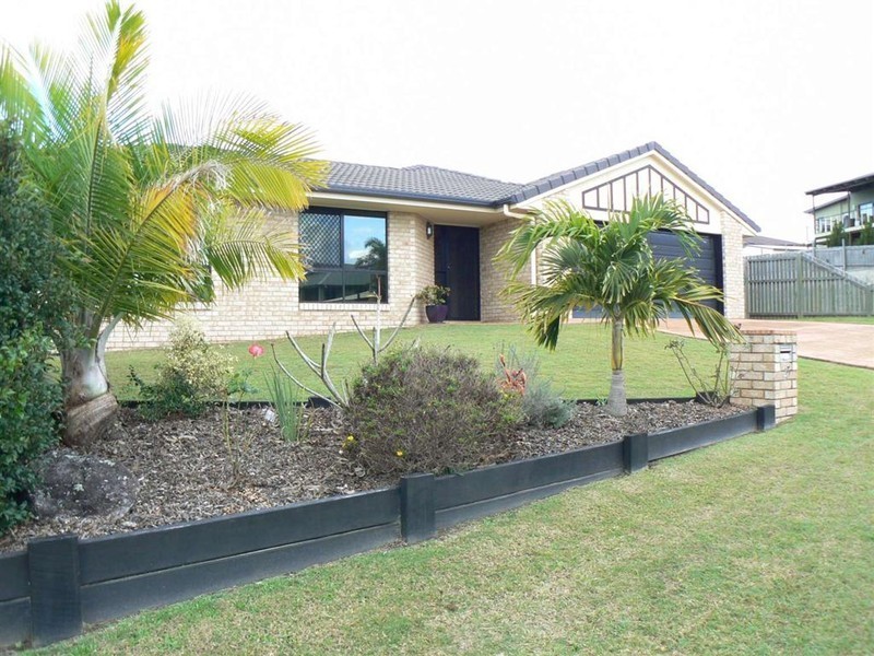 25 Marineview Ave, Scarness QLD 4655