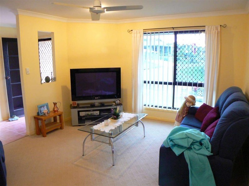 25 Marineview Ave, Scarness QLD 4655