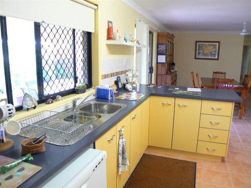 25 Marineview Ave, Scarness QLD 4655