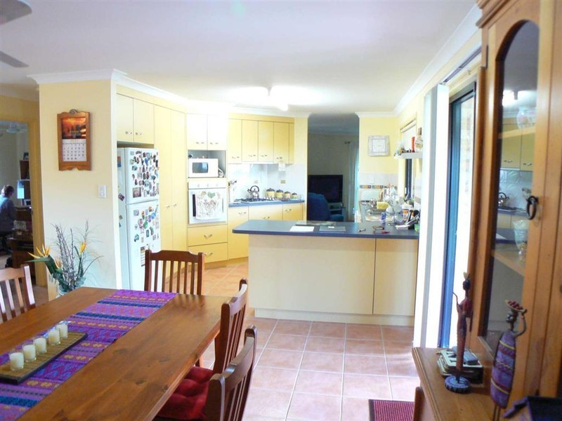 25 Marineview Ave, Scarness QLD 4655