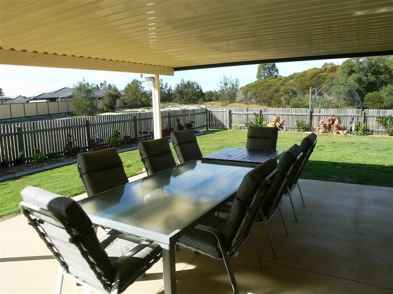 23 Lakes Bvd, Burrum Heads QLD 4659