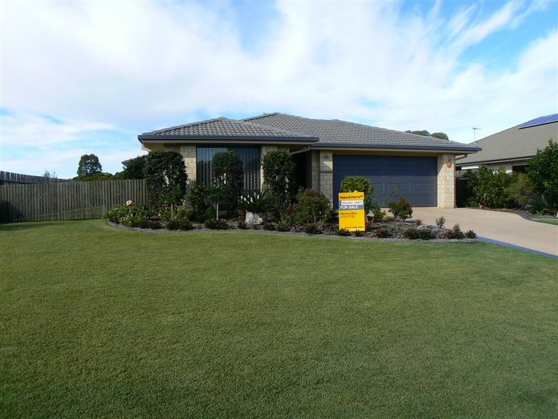 23 Lakes Bvd, Burrum Heads QLD 4659