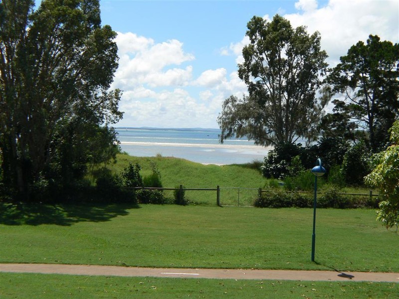 595 Esplanade, Urangan QLD 4655