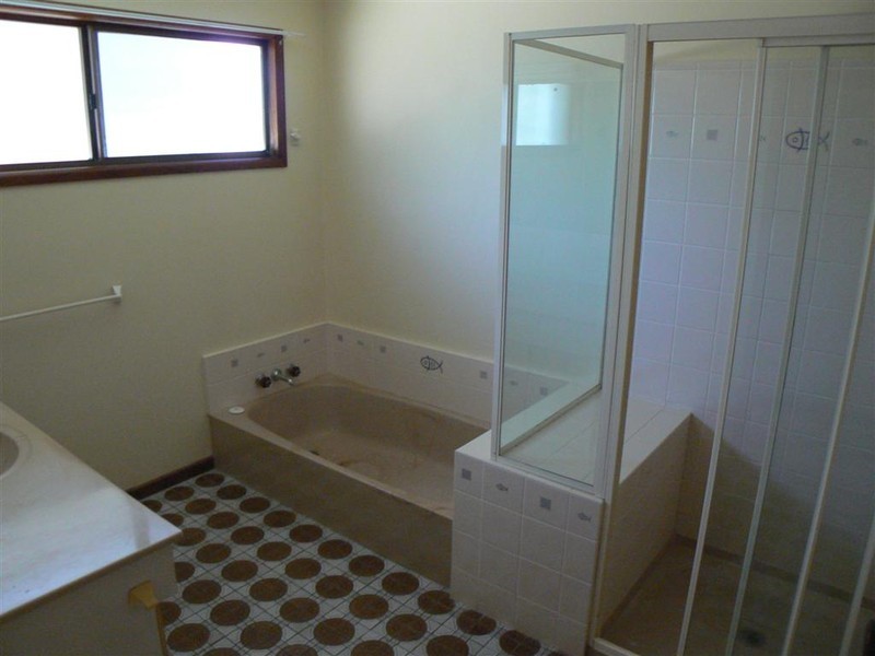 595 Esplanade, Urangan QLD 4655